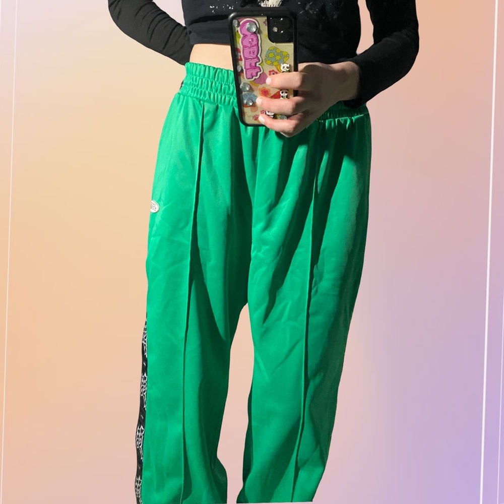 Rip away track pants 💚💚